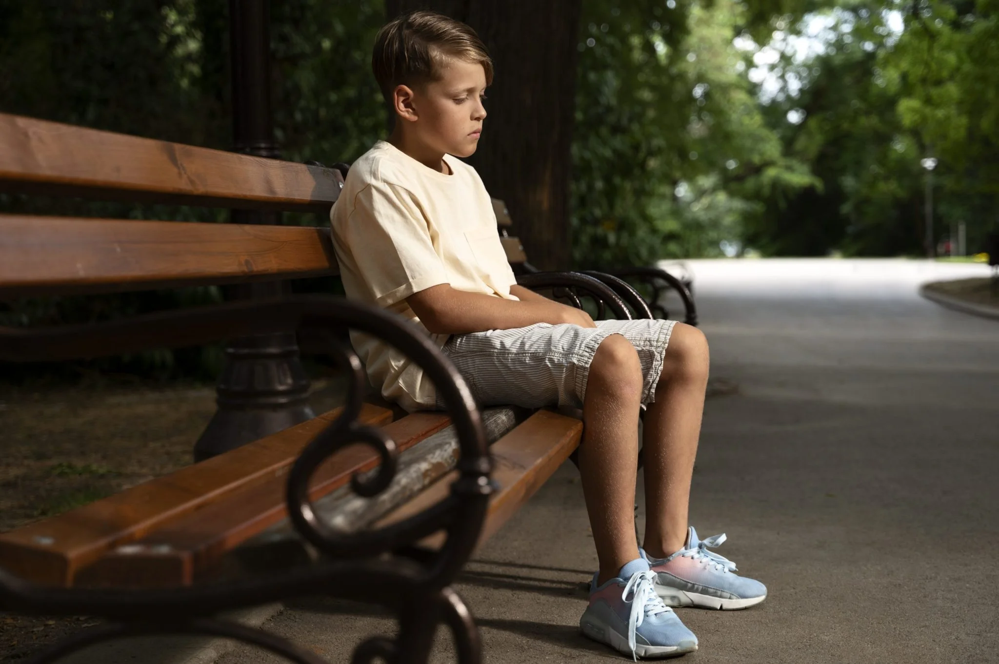 Ana Sayfa 15 full shot sad boy sitting bench scaled